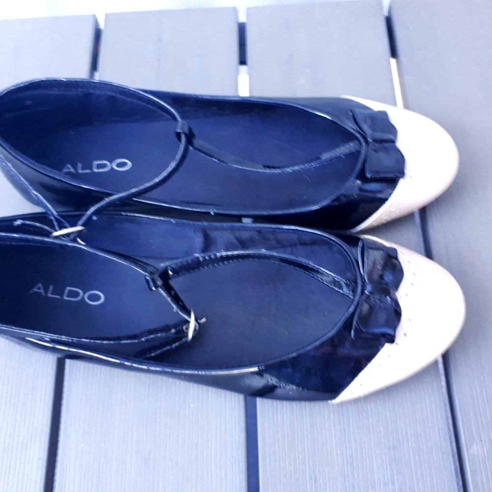 4/30 ALDO patent flats